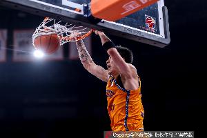 媒体人:张镇麟毫无疑问是阵眼 可能是上海去年休赛期最关键引援