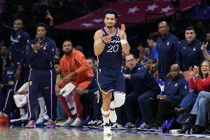 麦凯恩:得知被交易时是在球队大巴上 告知队友后都以为我开玩笑