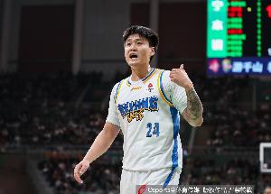 媒体人:喜欢厌恶赵睿的大有人在 球员可以发挥失常但不能没拼劲