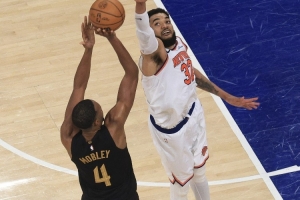 巴克利:骑士优势在内线莫布里却摸不到球 现在的NBA毫无战术可言