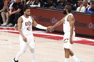 不管是谁 帮帮主力吧!哈登米切尔表现不佳 骑士亟需角色球员贡献
