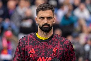 利物浦门将马马尔达什维利在高速上驾车看手机,被处以罚款并扣分