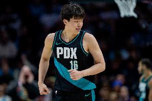 媒体人:杨瀚森还在美国特训 特训结束后会及时与中国男篮会合