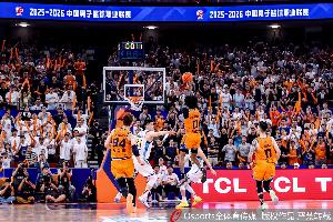 记者:古德温可不仅是投出绝杀 今天11助仅2失误 两场共23助3失误