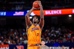媒体人:大外洛夫顿伤情不容乐观 白边脚伤还是传闻那般也还未知