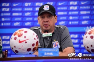 斯卢茨基:每场比赛我们都会针对对手进行战术布置安排