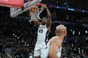 NBA历史球员生日当天出战抢七保持全胜 G7马刺老将巴恩斯生日!