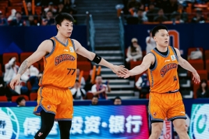 体坛周报:总决赛33分惨案背后,是国内球员发挥云泥之别