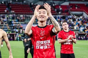足球报:韦世豪迎来生涯最稳定阶段,成为蓉城队长有担当