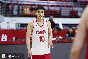 媒体人:王俊杰依然是男篮4号位无代餐 就是今晚手感差点意思
