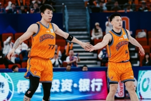 媒体人:以上海男篮的人员储备 感觉他们能在未来轻松卫冕