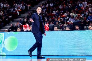 卢伟：比赛用球拿到更衣室给所有人签名 作为球队的一个宝贵纪念