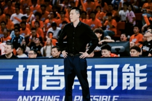 卢伟和上海队证明,CBA要赢,可以不止靠“搓澡”