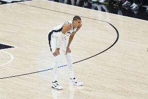 文班亚马谈0-2落后:我们浪费了很多努力 但要让教训变得有意义