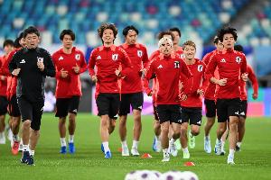 内部教学赛日本2-1击败日本U19,盐贝健人和铃木淳之介进球