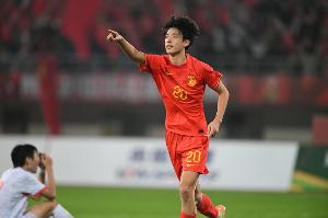 朱鹏宇:在国足和老大哥们学习受益匪浅,只有努力才不辜负期待