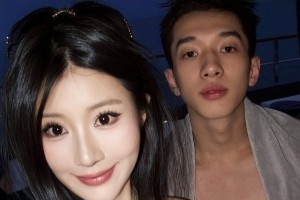 杨溢晒与女友的合照：享受生活之乐 不惧时光短暂?️?