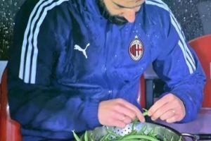 今日趣图:西班牙不踢TIKI TAKA 改踢TIK TOK了