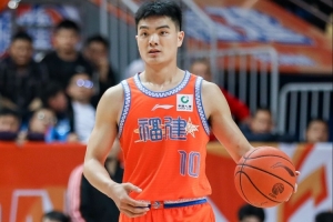 黎伊扬:强化身体能力 提升防守对抗强度与体能储备 精进投篮技术