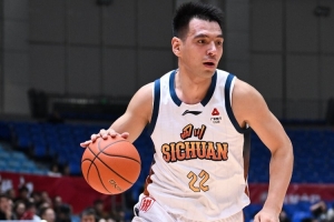 媒体人:不少NBL球队早就开始招兵买马 个别CBA俱乐部该有危机感