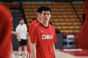 媒体人:高诗岩创造机会和组织能力不如庞峥麟 前者的位置危险了