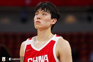 媒体人:杨瀚森在国家队只是第3中锋 应以继伟大秋为内外核心去打