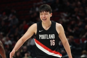NBA官方:祝贺开拓者队的杨瀚森21岁生日快乐???