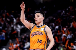 队记:上海和李弘权达成两年C类合同续约 球员在薪资上做了让步
